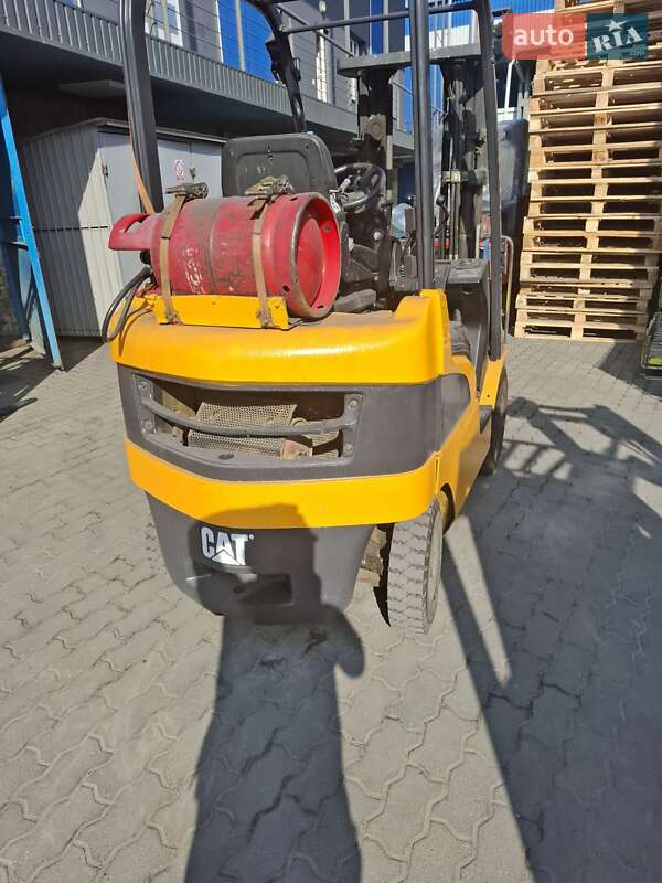Вилочный погрузчик Caterpillar CAT 2005 в Золочеве