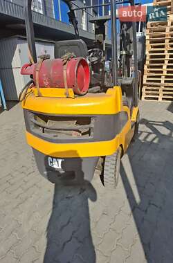 Вилочный погрузчик Caterpillar CAT 2005 в 