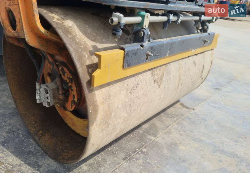 Дорожный каток Caterpillar CB 2008 в Львове