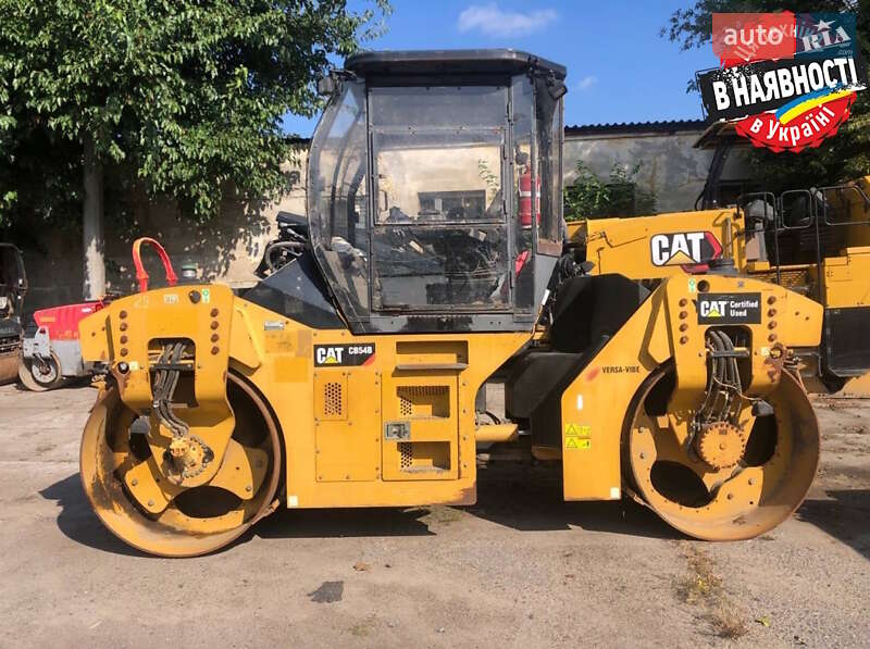 Дорожный каток Caterpillar CB 2012 в 