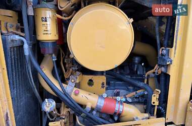 Бульдозер Caterpillar D6T 2011 в 