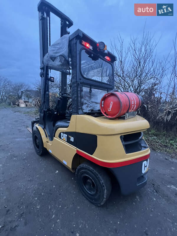 Вилочный погрузчик Caterpillar GP 2017 в Тернополе