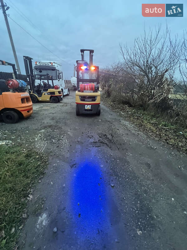 Вилочный погрузчик Caterpillar GP 2017 в Тернополе