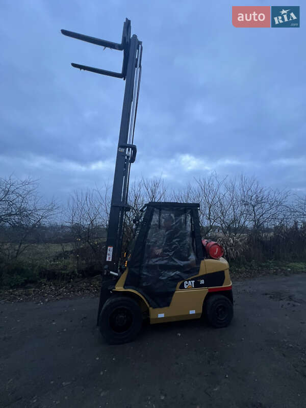 Вилочный погрузчик Caterpillar GP 2017 в Тернополе