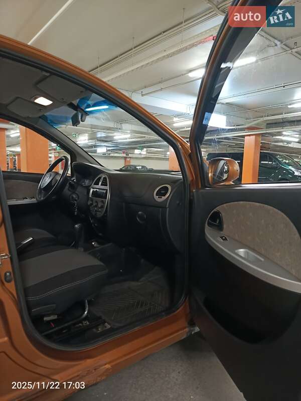 Хетчбек Chana Benni 2008 в Ужгороді