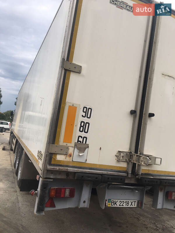 Рефрижератор полуприцеп Chateau 330 2003 в Корце