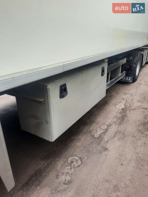 Рефрижератор напівпричіп Chereau CD 382CHB 2004 в Києві