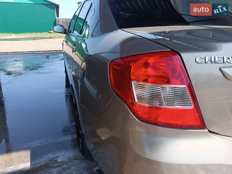 Седан Chery E5 2014 в Попільні