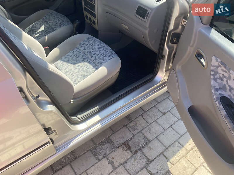 Седан Chery Flagcloud 2006 в Кутах