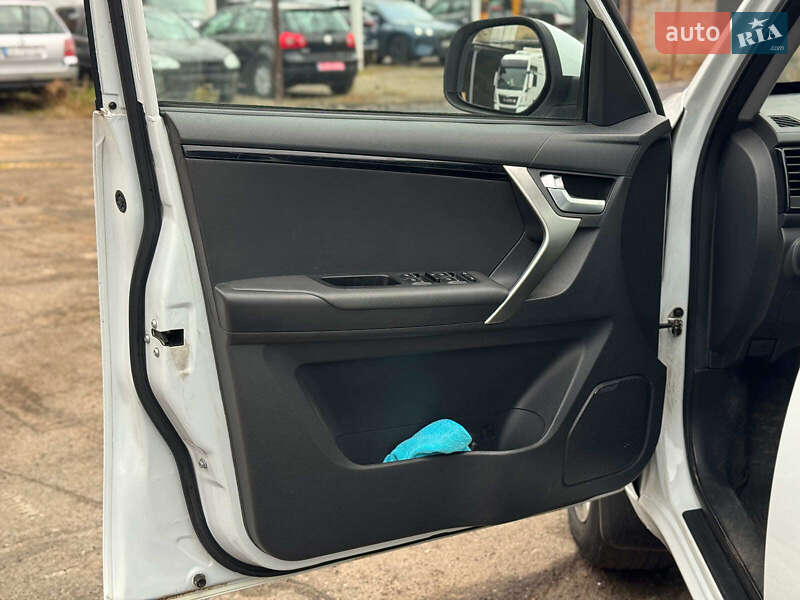 Внедорожник / Кроссовер Chery Tiggo 3 2017 в Киеве