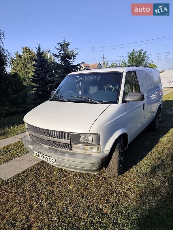 Минивэн Chevrolet Astro 1999 в Погребах