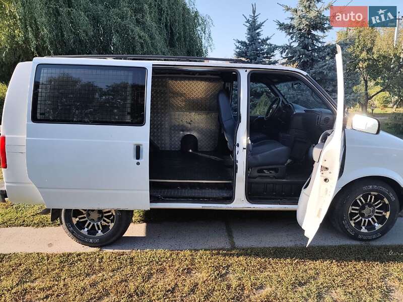 Минивэн Chevrolet Astro 1999 в Погребах