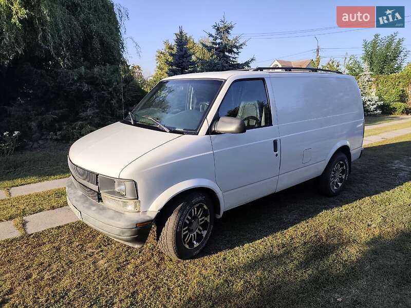 Минивэн Chevrolet Astro 1999 в Погребах