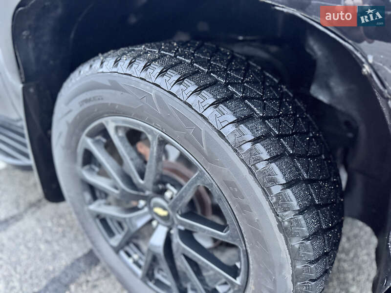 Пикап Chevrolet Avalanche 2006 в Киеве фото 19 Пикап Chevrolet Avalanche 2006 в Киеве