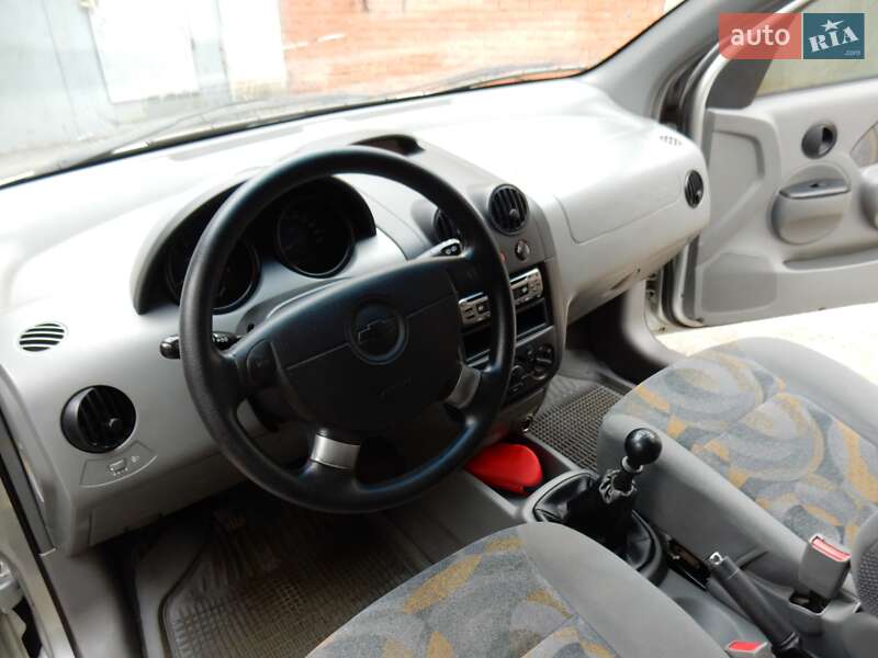 Хэтчбек Chevrolet Aveo 2005 в Днепре