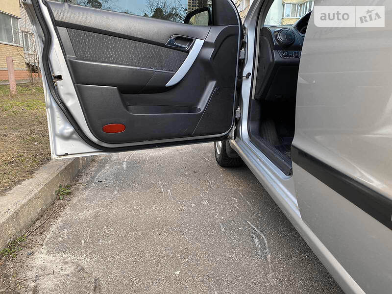 Седан Chevrolet Aveo 2006 в Киеве