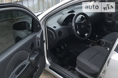 Хетчбек Chevrolet Aveo 2006 в 