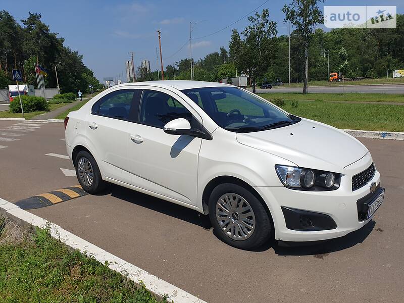 Седан Chevrolet Aveo 2014 в Киеве