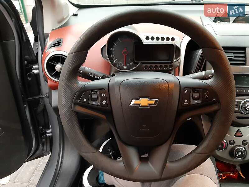 Седан Chevrolet Aveo 2011 в Києві