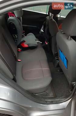 Седан Chevrolet Aveo 2011 в Києві