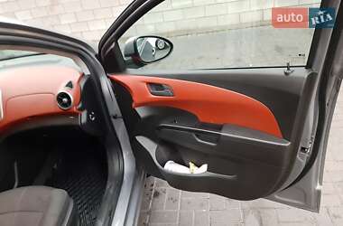 Седан Chevrolet Aveo 2011 в Києві