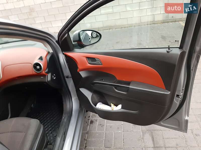 Седан Chevrolet Aveo 2011 в Києві
