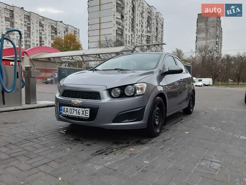 Седан Chevrolet Aveo 2011 в Києві