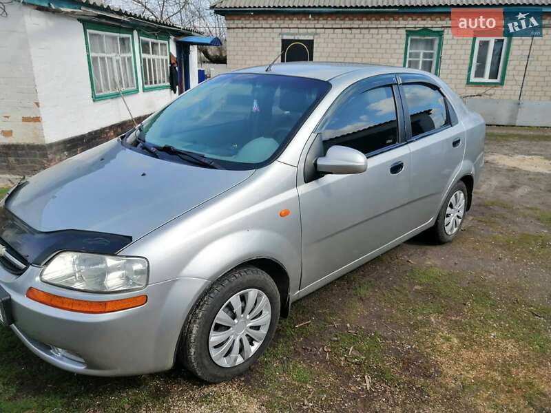 Седан Chevrolet Aveo 2005 в Новых Санжарах