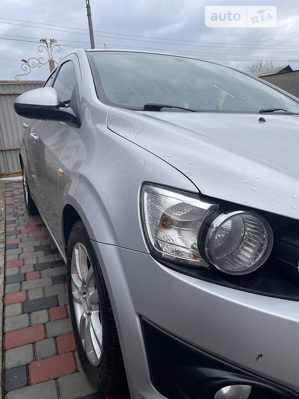 Седан Chevrolet Aveo 2012 в Хмельницькому