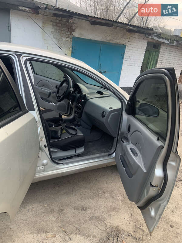 Седан Chevrolet Aveo 2005 в Днепре