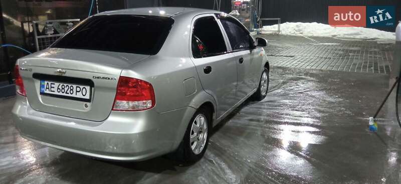 Седан Chevrolet Aveo 2004 в Дніпрі