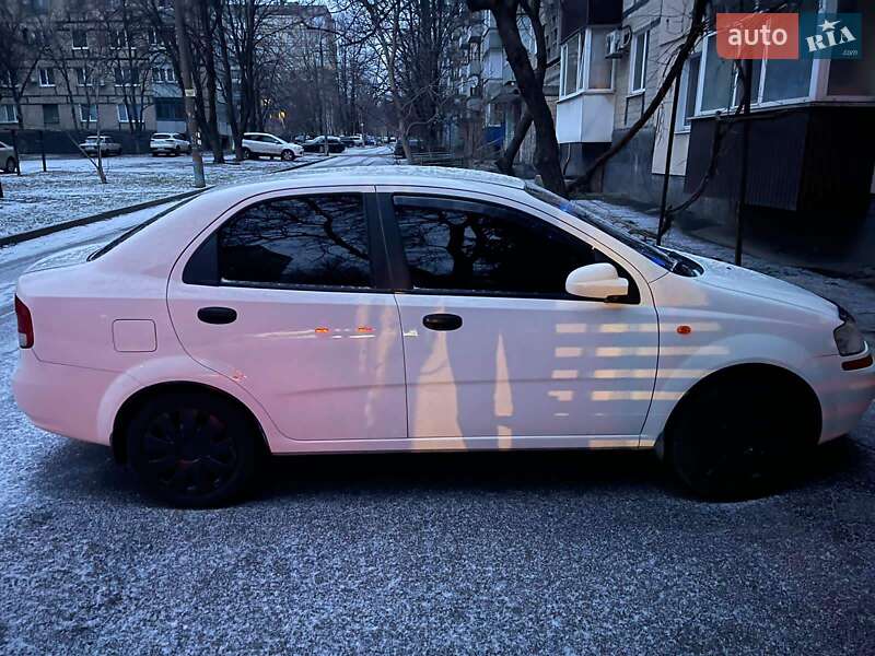Седан Chevrolet Aveo 2005 в Кривому Розі
