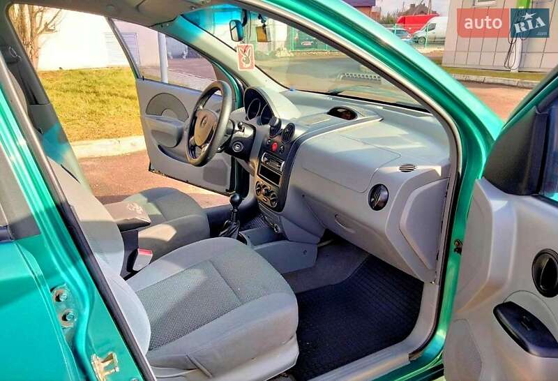 Седан Chevrolet Aveo 2005 в Луцьку