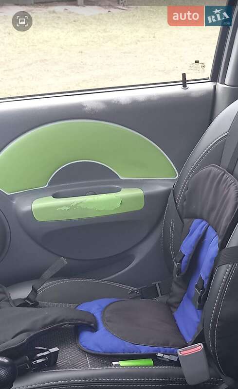 Седан Chevrolet Aveo 2004 в Киеве