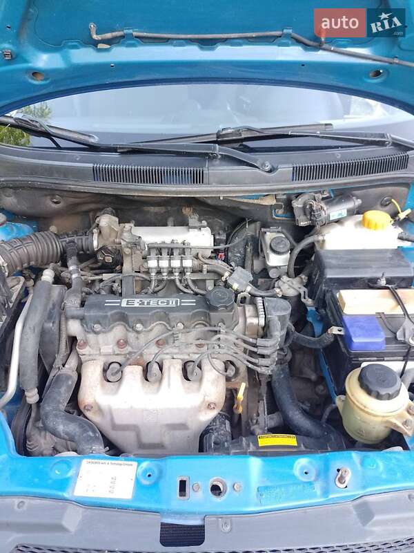 Седан Chevrolet Aveo 2005 в Новгородці