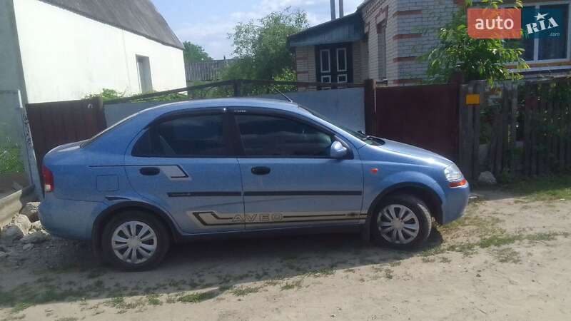 Седан Chevrolet Aveo 2005 в Ромнах
