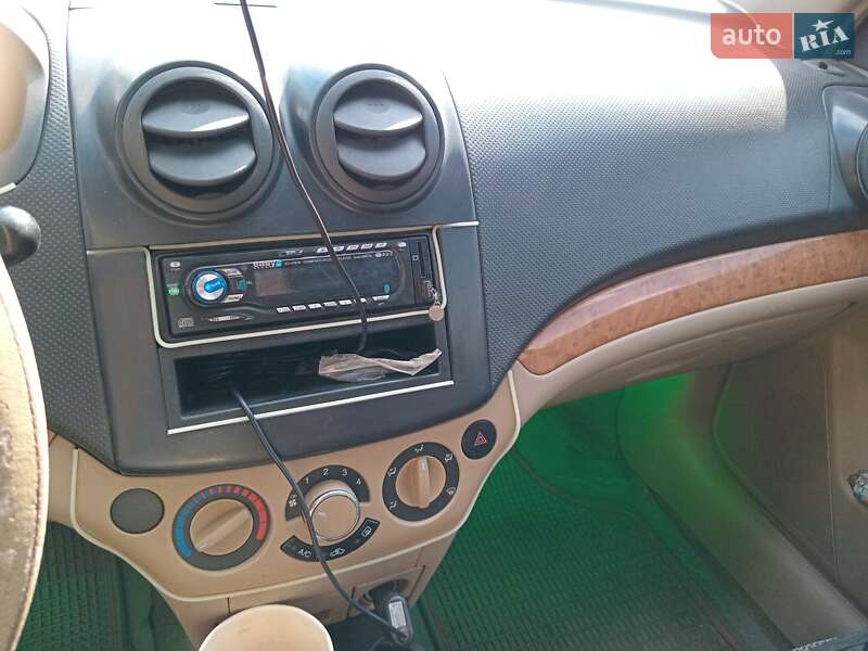 Седан Chevrolet Aveo 2008 в Кривом Роге