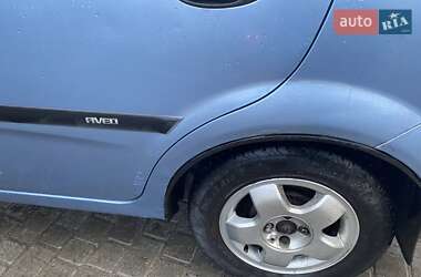 Седан Chevrolet Aveo 2004 в Днепре