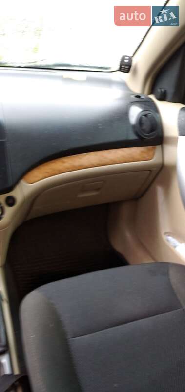 Седан Chevrolet Aveo 2008 в Черновцах