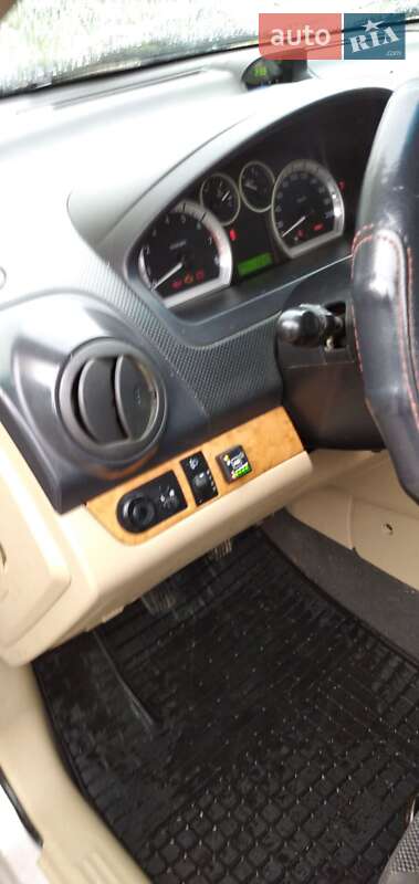 Седан Chevrolet Aveo 2008 в Черновцах