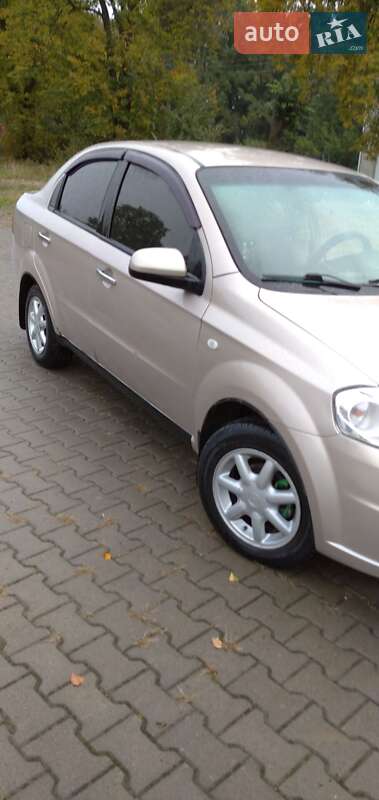 Седан Chevrolet Aveo 2008 в Черновцах