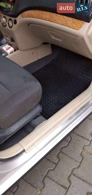 Седан Chevrolet Aveo 2008 в Черновцах