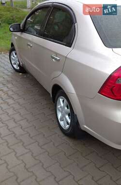 Седан Chevrolet Aveo 2008 в Черновцах