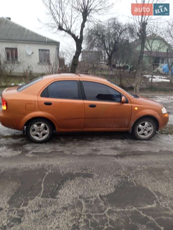 Седан Chevrolet Aveo 2005 в Сарнах