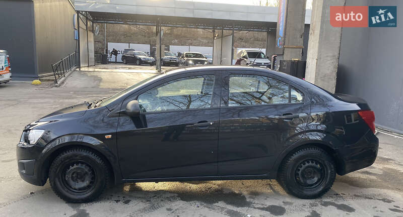Седан Chevrolet Aveo 2014 в Киеве