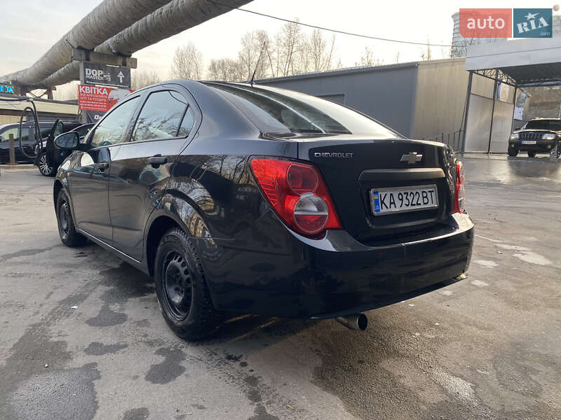 Седан Chevrolet Aveo 2014 в Киеве