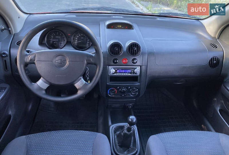 Седан Chevrolet Aveo 2006 в Днепре