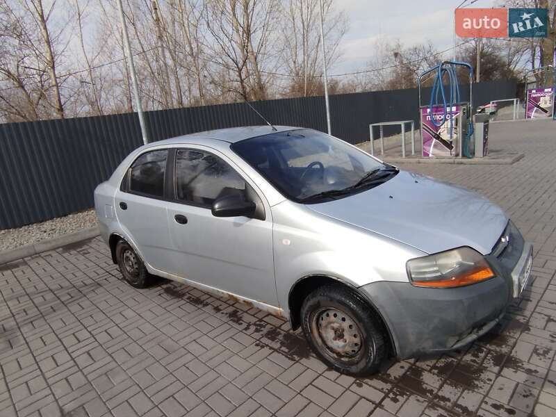 Седан Chevrolet Aveo 2005 в Днепре