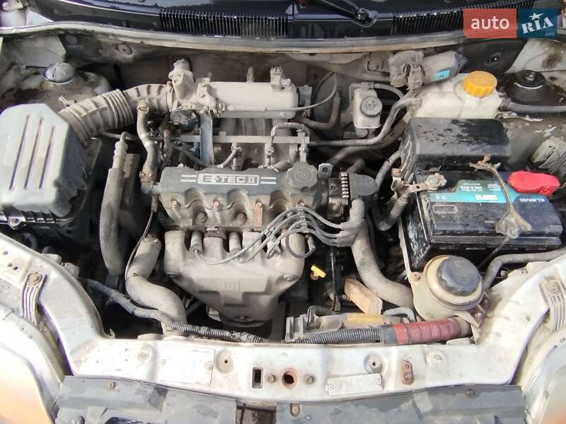 Седан Chevrolet Aveo 2005 в Днепре