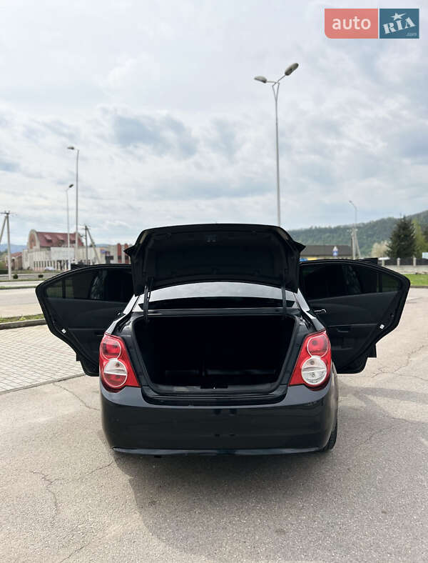 Седан Chevrolet Aveo 2012 в Хусті